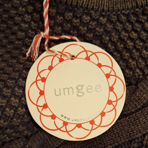 Umgee Dark Gray Cable Knit Cold Shoulder Sweater. NWT Size Large - Picture 10 of 13